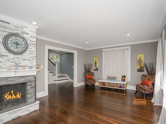 5th image of 555 New York Ave