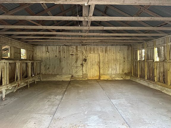 5th image of 10350 Clear Creek Rd W