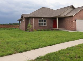 222 Royal Birkdale Ct, Vine Grove, KY 40175