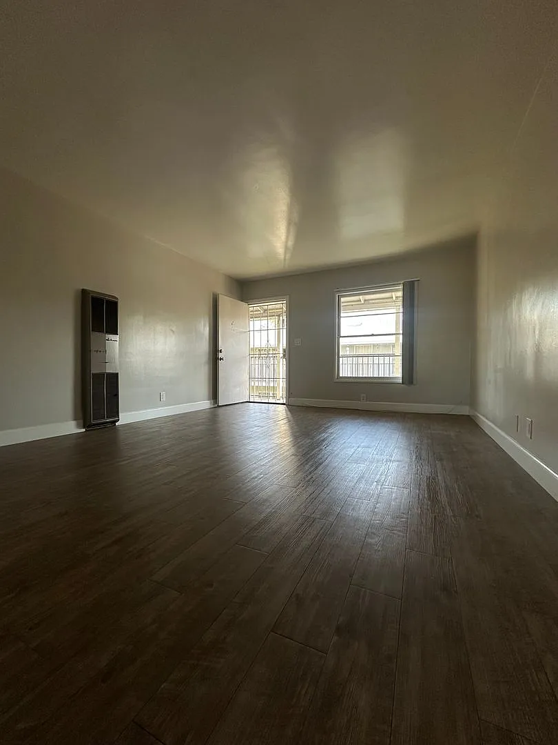 LAST 1 Bedroom/ 1 Bathroom Apartment Available! — Photo 1