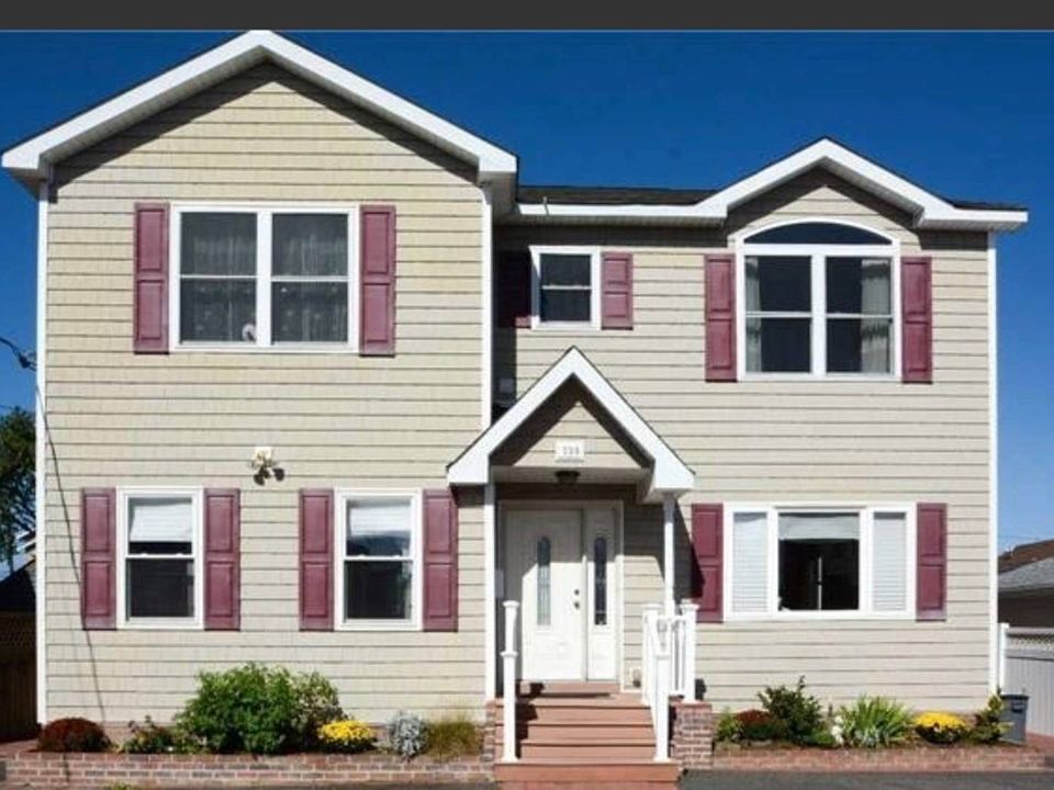 1st image of 130 Beach Ave
