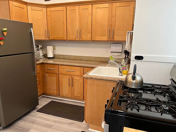 4th image of 994 Clayton St #2