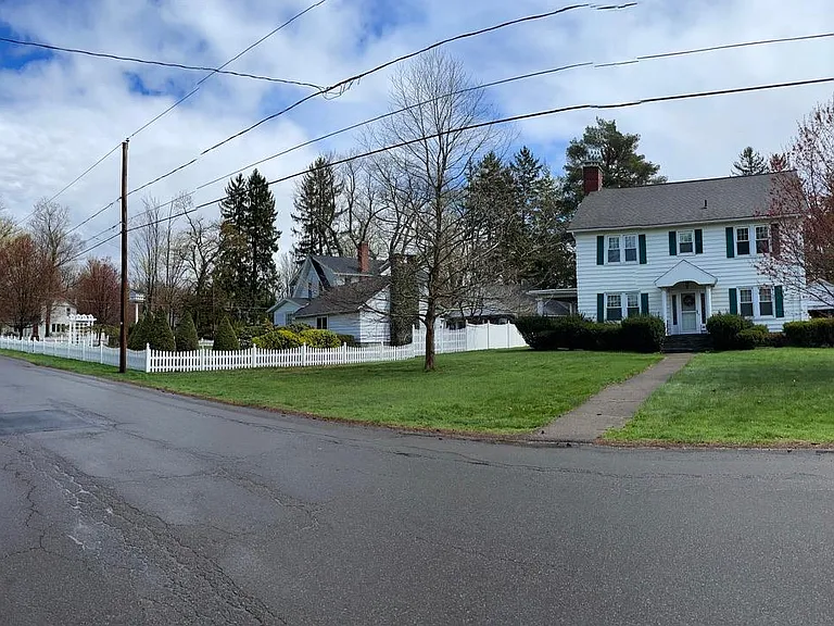 View of Main Avenue toward Glenburn Road