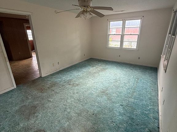 3rd image of 967 Boulevard Rd