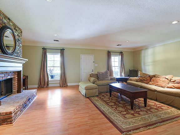 4th image of 114 Hermitage Dr