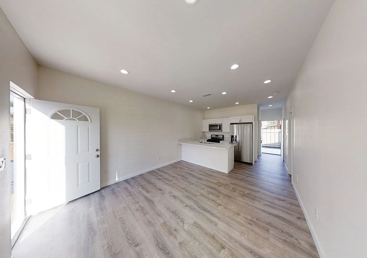 4BD/2BA, Balcony Views!! — Photo 2