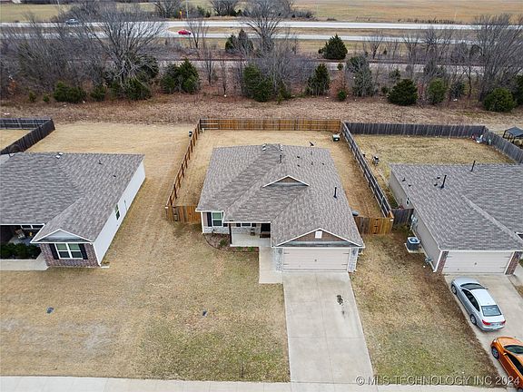 5th image of 23365 S Donna Ln