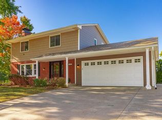 11536 River Hills Dr, Burnsville, MN 55337