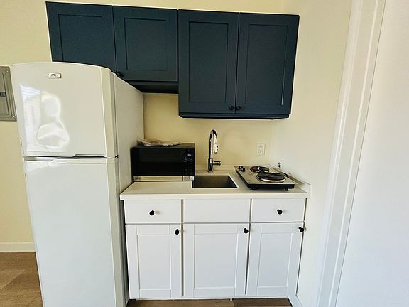 5th image of 1733 Granville Ave APT 6