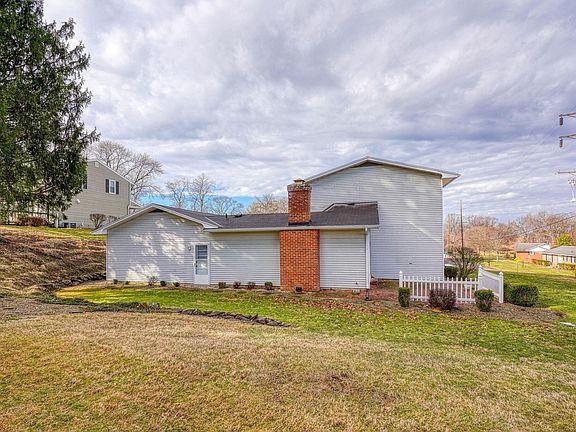 5th image of 416 Crestview Dr NE