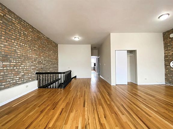 3rd image of 1507 W Fullerton Ave #150903