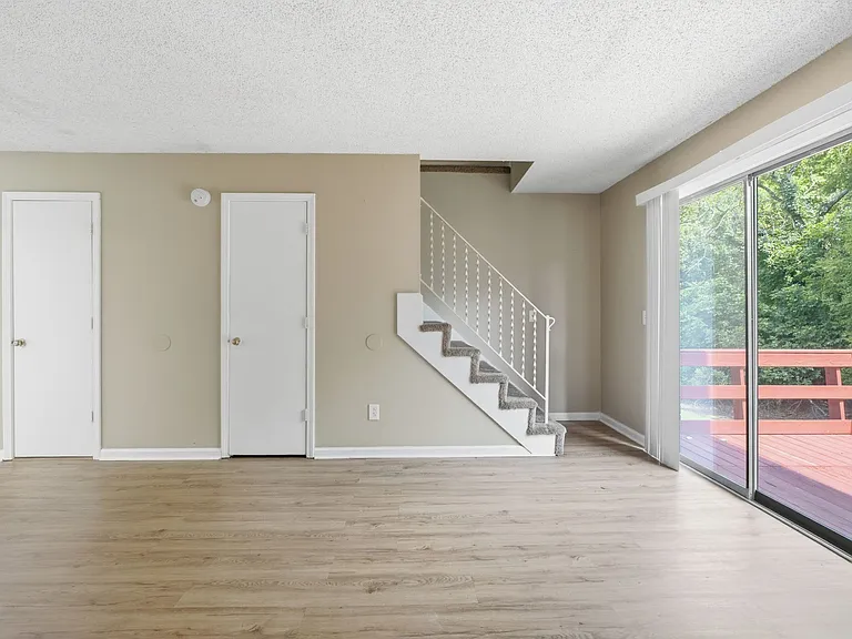 1241 N Graycroft Ave — Photo 5