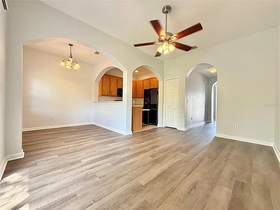 4th image of 823 Pine Pointe Ln