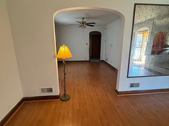 5th image of 10210 S Prairie Ave