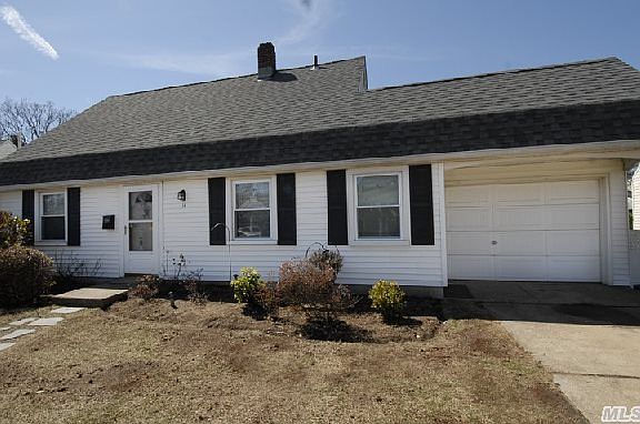 2nd image of 14 Oaktree Ln