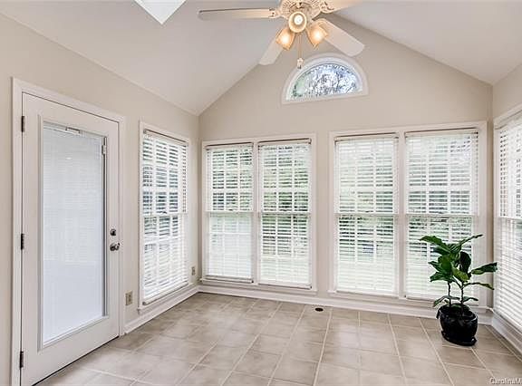 4th image of 15125 Chilgrove Ln