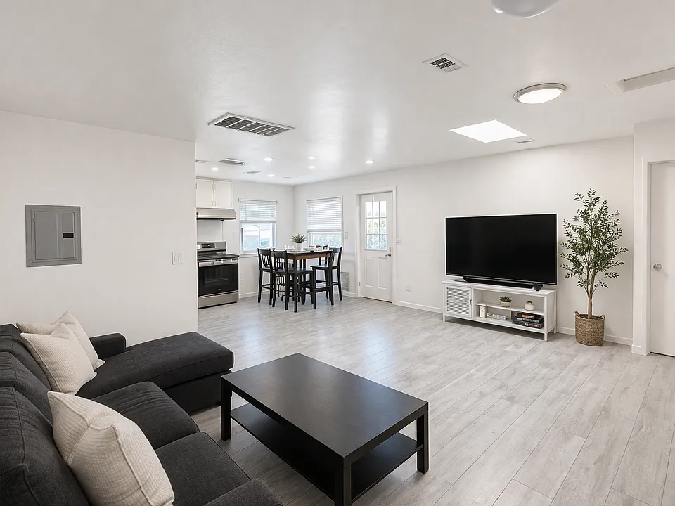 6112 Pembroke Dr