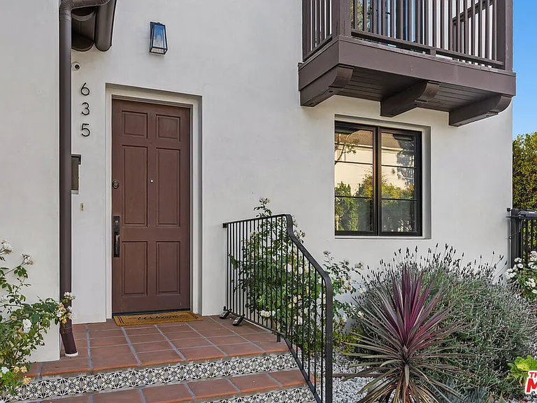 635 Seward St — Photo 32