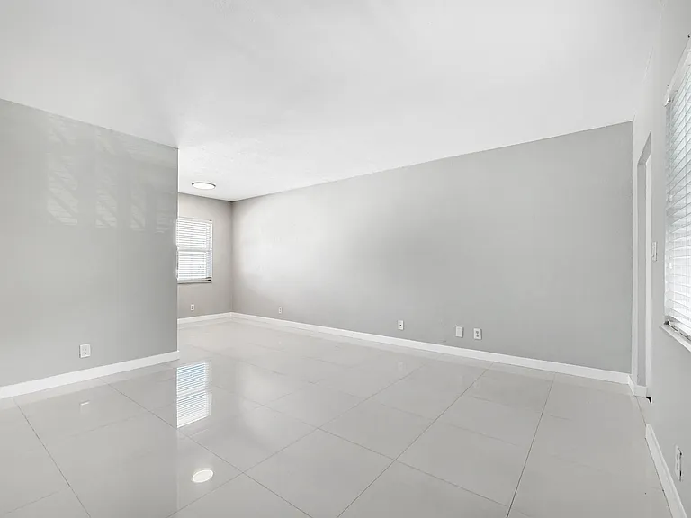 416 NE 15th Ave #12 — Photo 13
