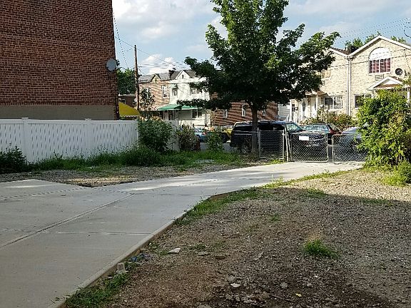 5th image of 2975 Wickham Ave