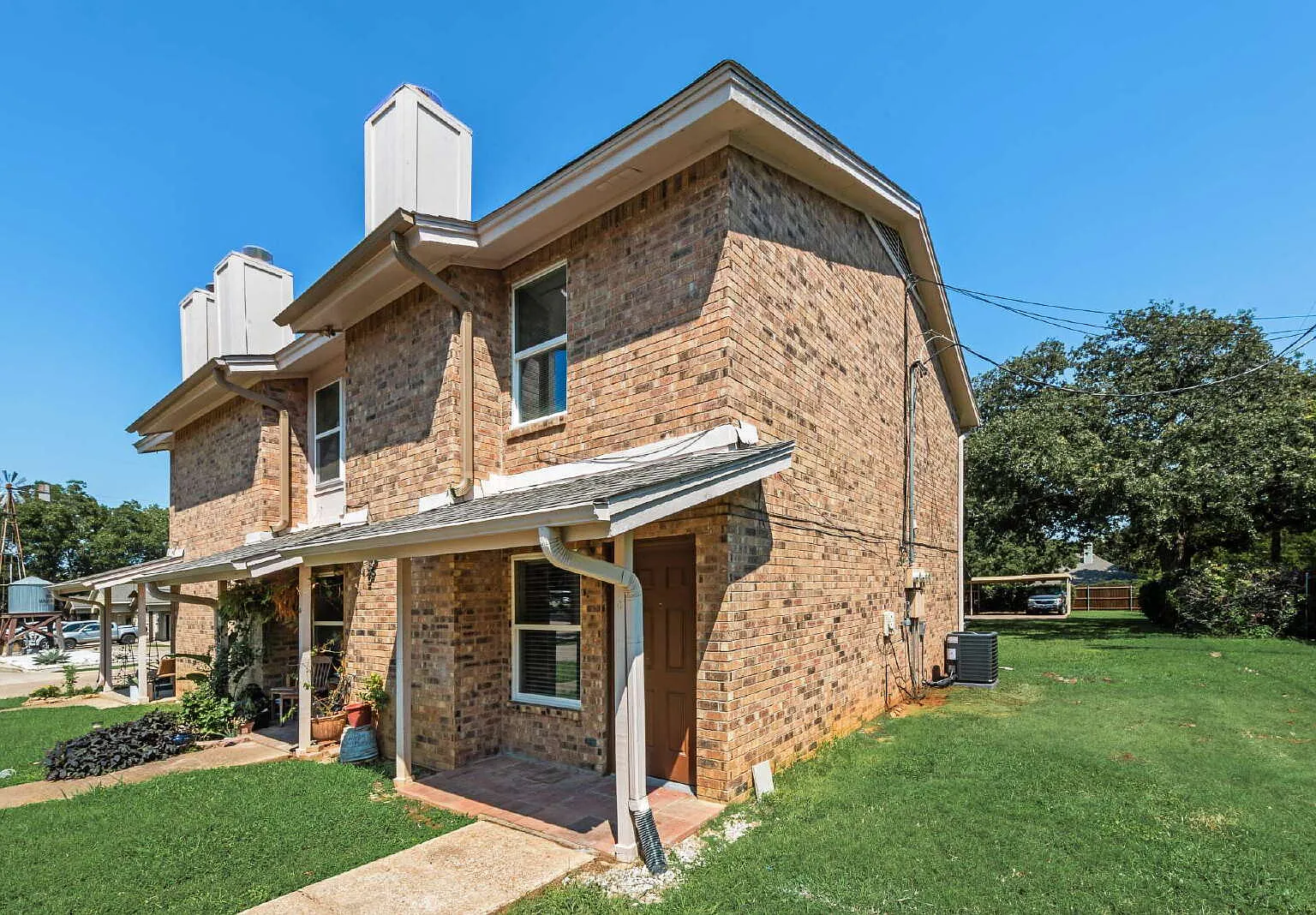 2 bed, 1.5 bath, 1056 sqft, $1,495 — Photo 3
