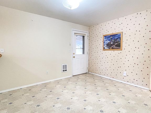 5th image of 669 NW Nelson Ct