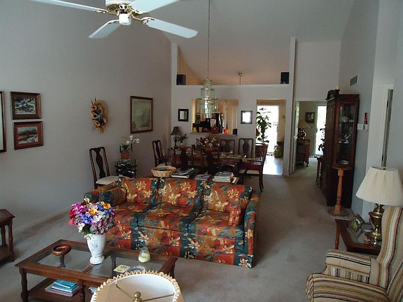 3rd image of 32 Stillmeadow Dr