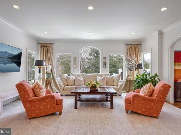 1236 Meyer Ct, Mc Lean, VA 22101