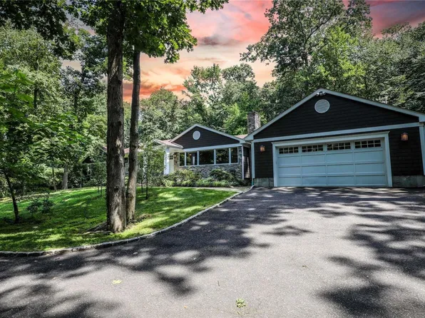 36 Whitney Lane, Brookville, NY 11545
