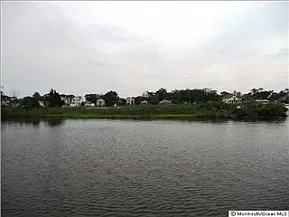 689 Harbor Rd photo 1