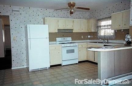 Kitchen : Refrigerator, range, dishwasher included.