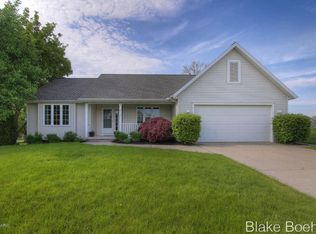 617 Bernard St, Middleville, MI 49333