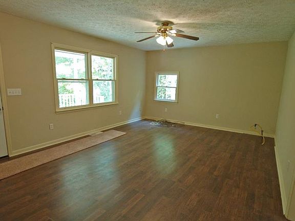 2nd image of 10225 Reinhardt College Pkwy