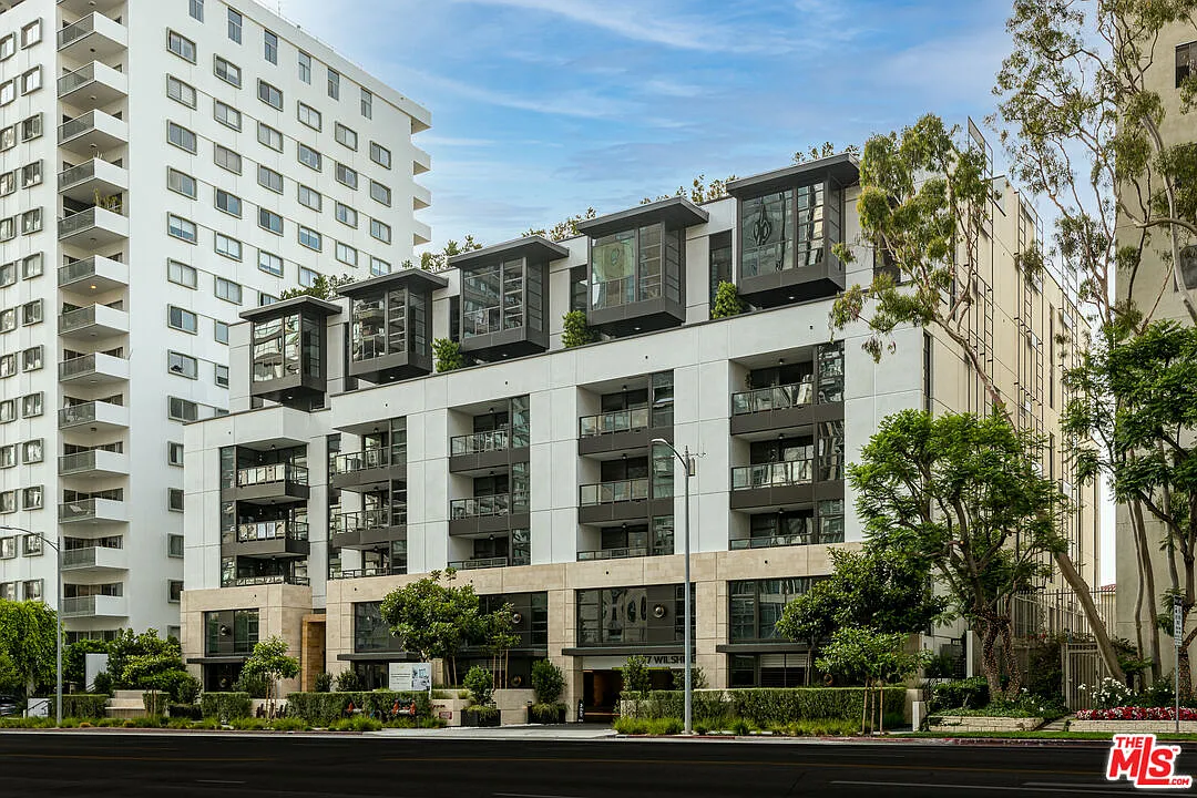 2 bed, 2.5 bath, 1724 sqft, $8,495 — Photo 2