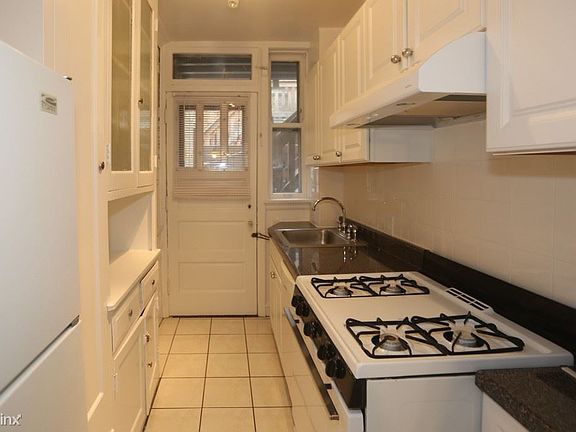 3rd image of 1647 W Touhy Ave