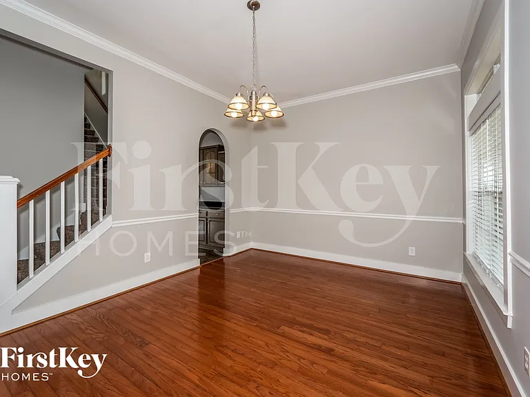 4598 Clubview Dr — Photo 4