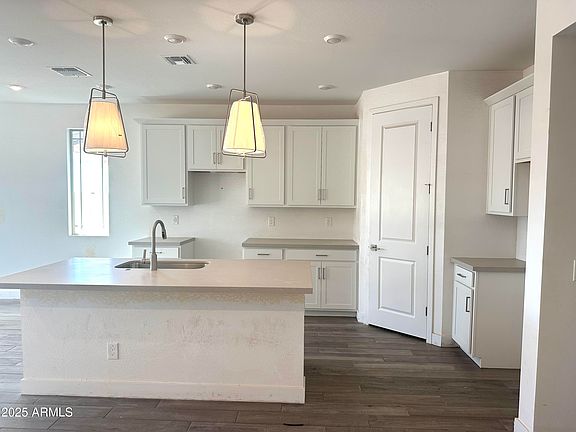 4th image of 792 W Sparrow Drive