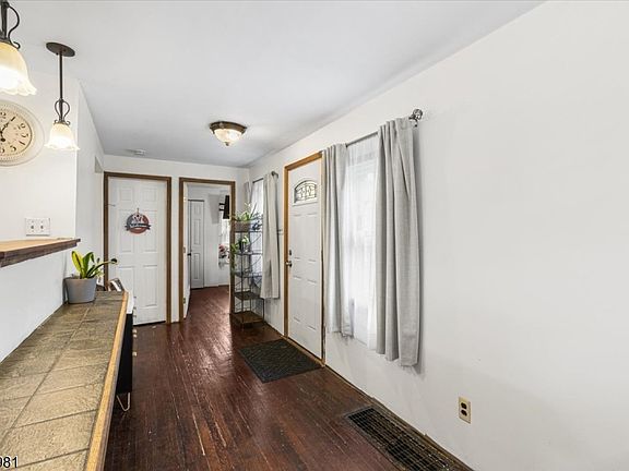 5th image of 17 Clove Rd
