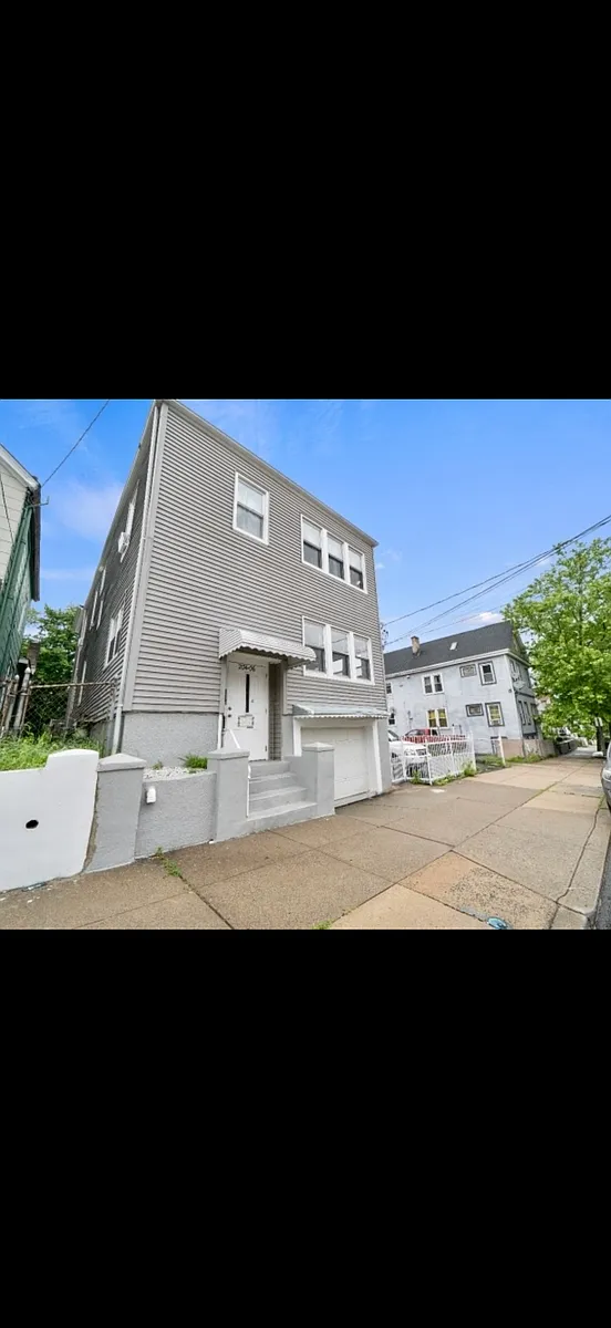 Building Photo - 204 Burgess Pl #1