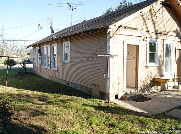 5th image of 3411 S Flores St