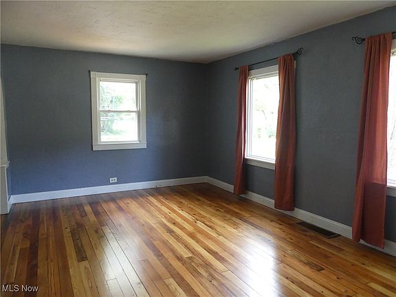 5th image of 6069 Hyde St