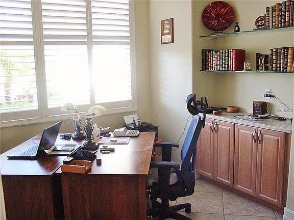 5th image of 414 Rotonda Cir