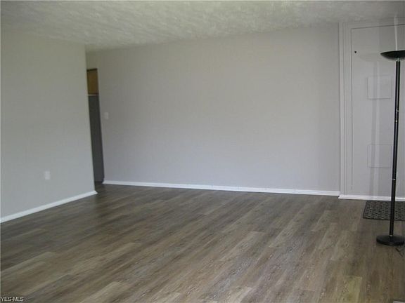 2nd image of 424 Anne Dr