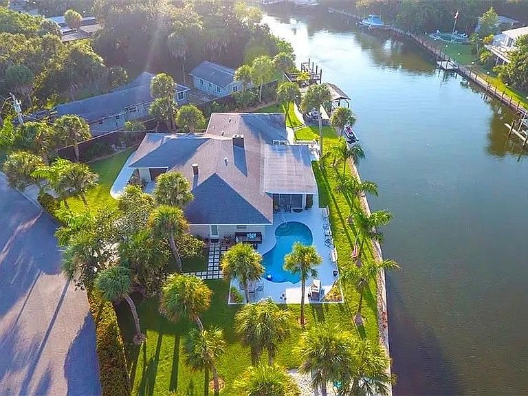 2nd image of 549 Venice Ln