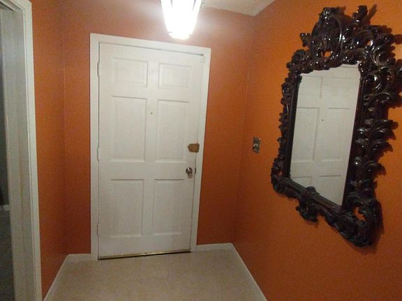 2nd image of 1439 Glouchester Dr