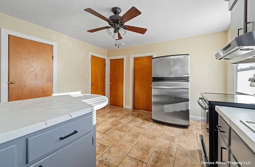 Building Photo - 63 Moran St #1