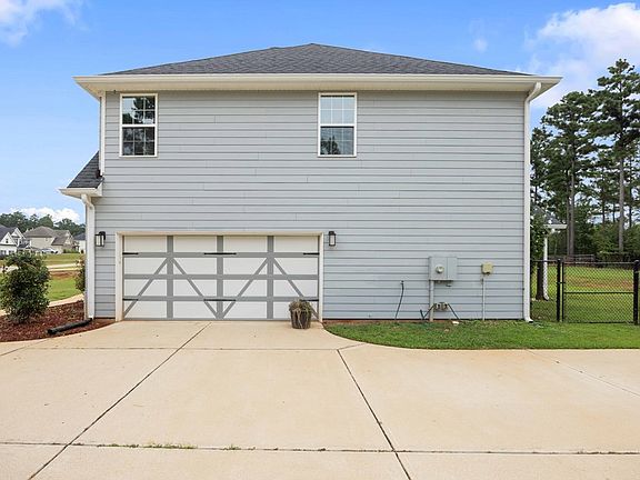 5th image of 561 Abberly Ln