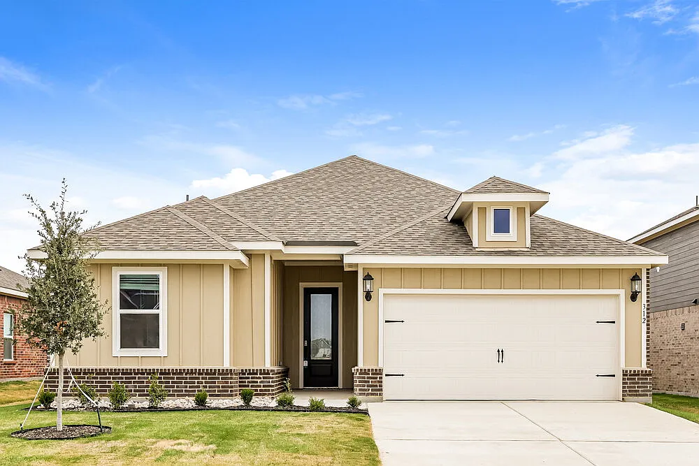 4 bed, 2.0 bath, 1798 sqft, $2,400 — Photo 1