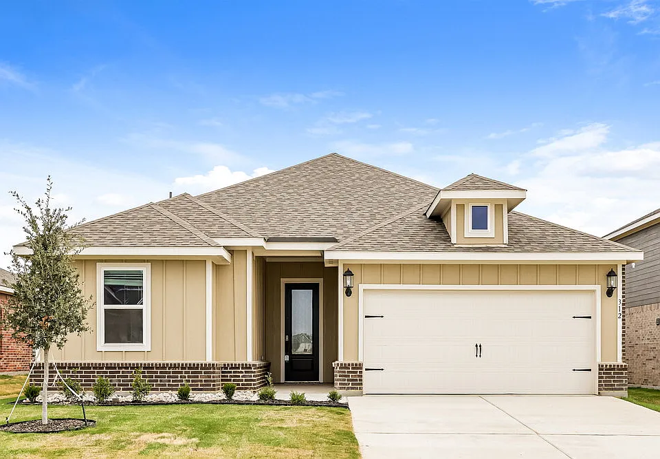 312 Live Oak Ln