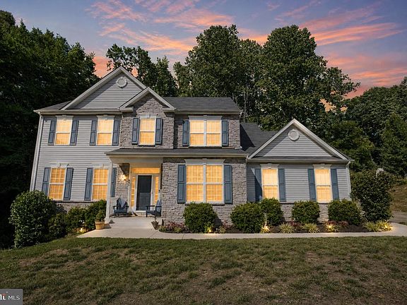2nd image of 485 Sylvan Pl